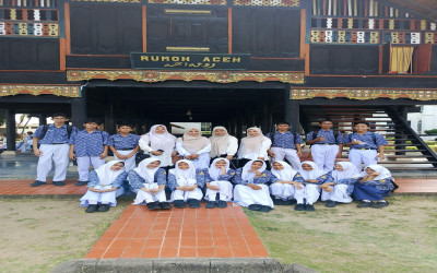STADY TOUR KE RUMOH ACEH